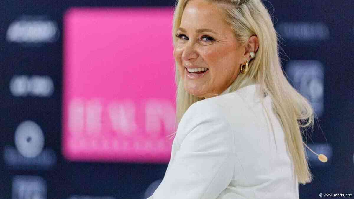 Weiter sollte dieser Ausschnitt nicht gehen: Janine Kunze lässt tief blicken