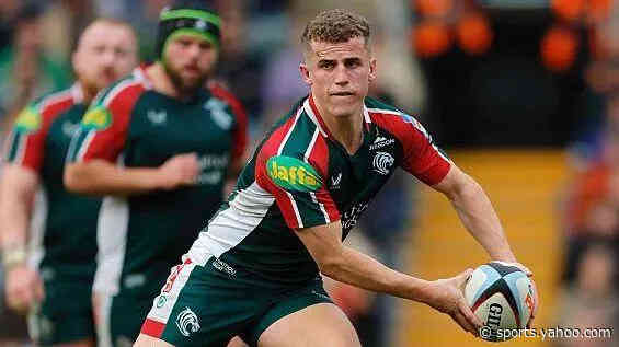 Leicester fly-half Searle agrees new contract