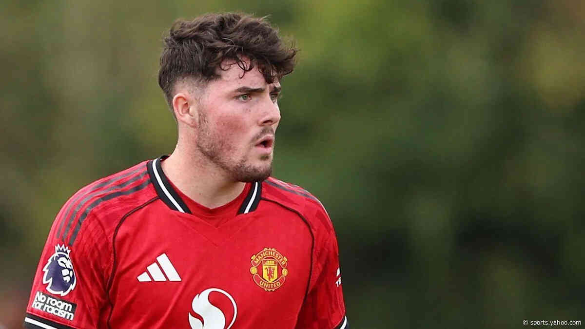 Scunthorpe sign Stockport midfielder Bailey