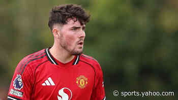 Scunthorpe sign Stockport midfielder Bailey