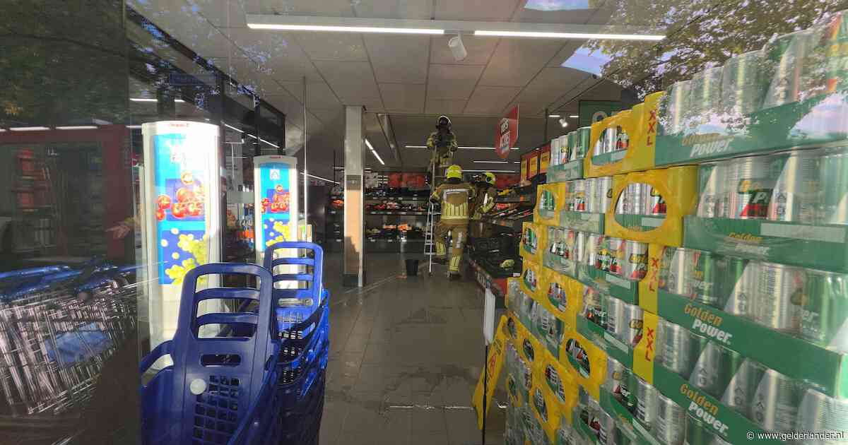 Aldi in Zevenaar ontruimd na hevige regen en lekkage