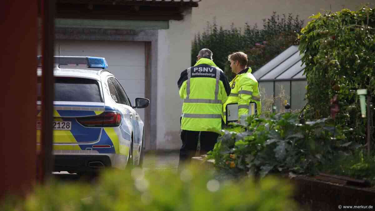 Hof-Unfall endet tödlich – Mann stirbt nach Sturz in Schacht