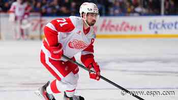 Red Wings center Larkin injured in off-ice training