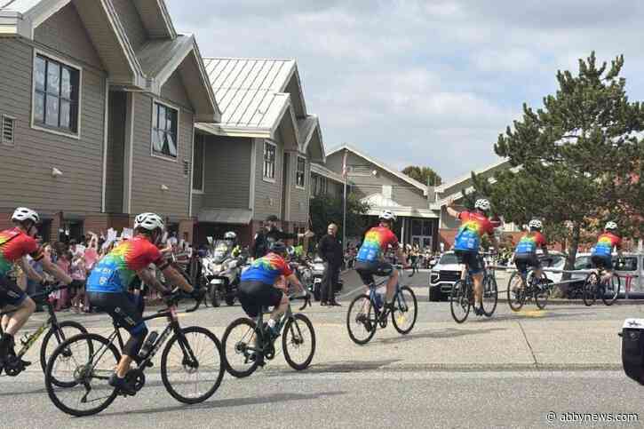 PHOTOS: White Rock students cheer Cops for Cancer riders