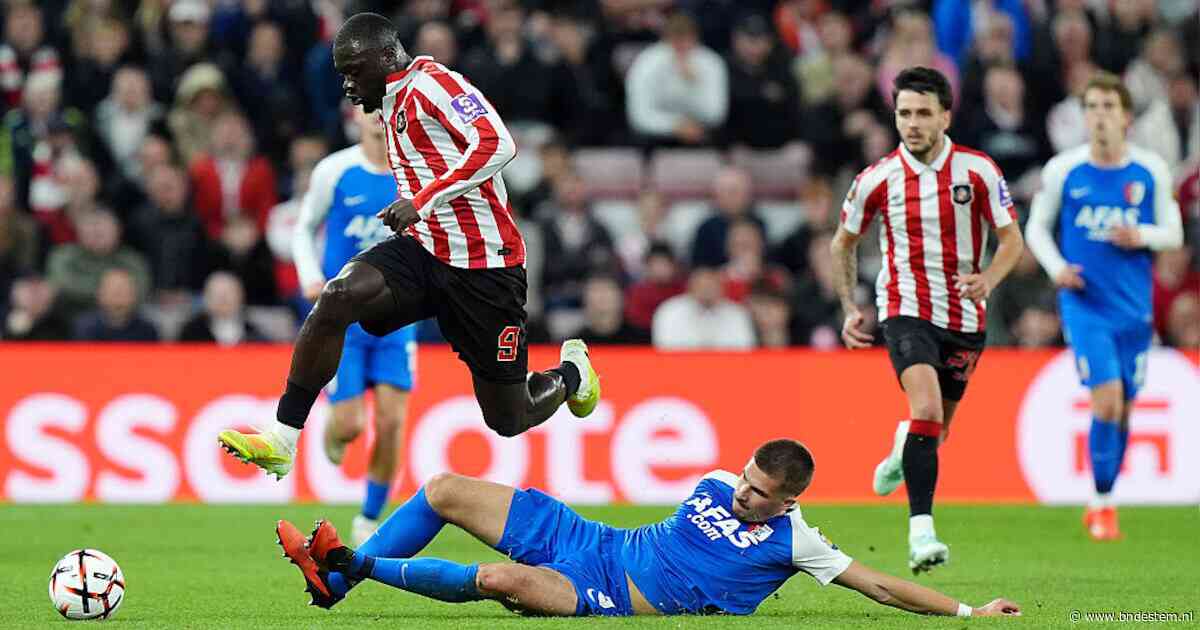 AZ krijgt bal niet langs Robin Roefs en blijft met lege handen achter in Sunderland