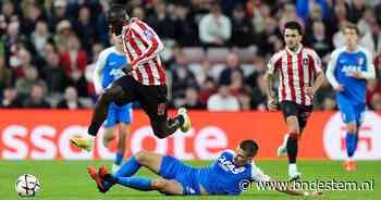 AZ krijgt bal niet langs Robin Roefs en blijft met lege handen achter in Sunderland