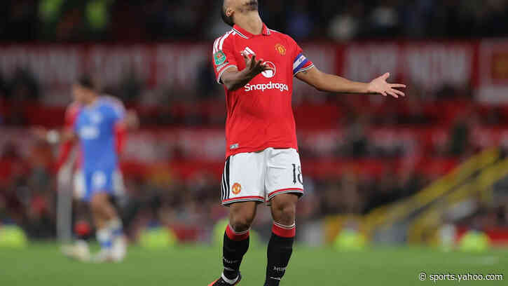 Manchester United blow two-goal home lead to Brighton in League Cup (video)