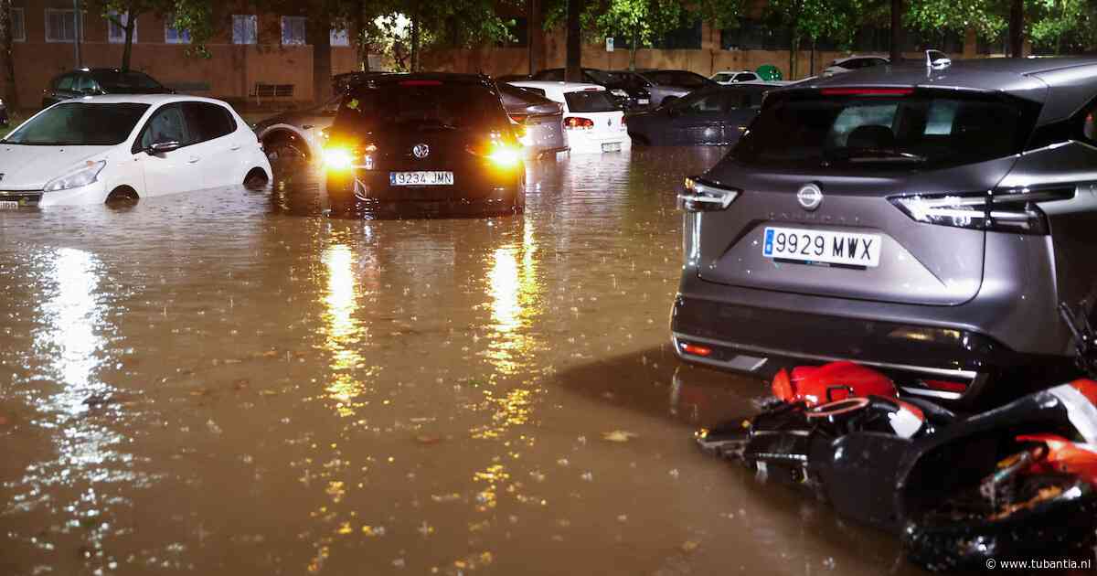 Vliegveld Valencia gesloten na zware regenval, overstromingsgevaar ligt op de loer