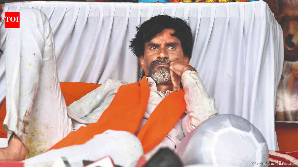 Maratha activist Jarange Patil calls off 20-day fast, gives govt 3 months to consider demands
