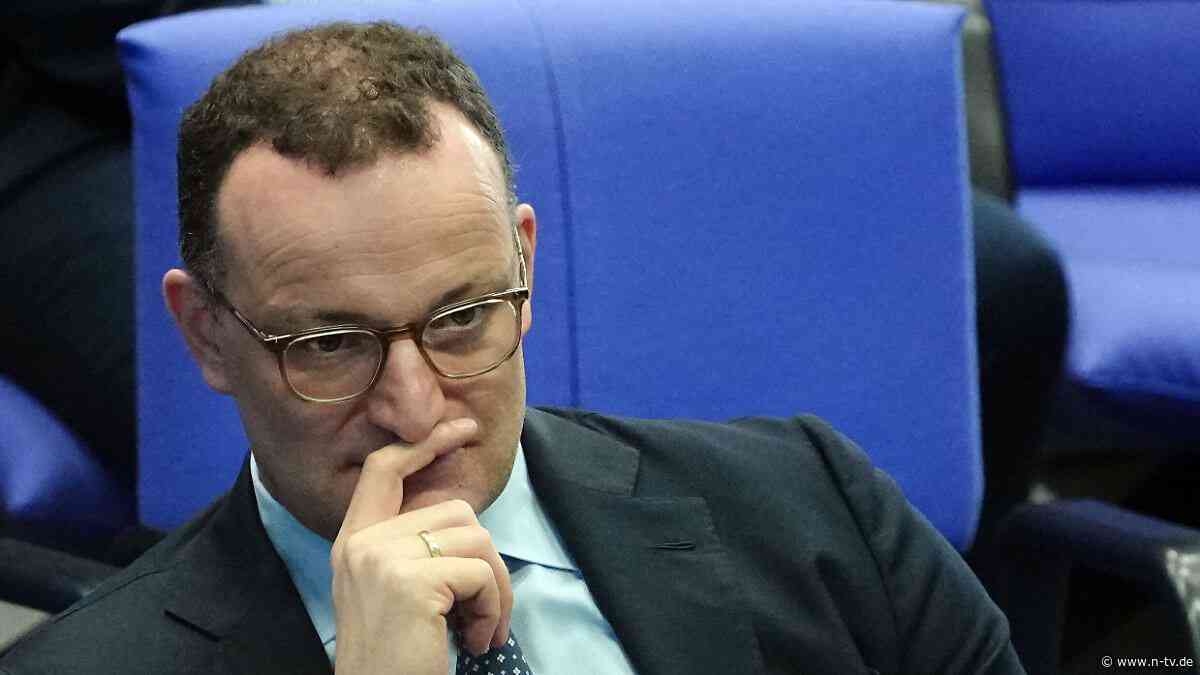 Nach Kritik an neuem Posten : Nouripour verteidigt Spahn: "Er muss ja was arbeiten"