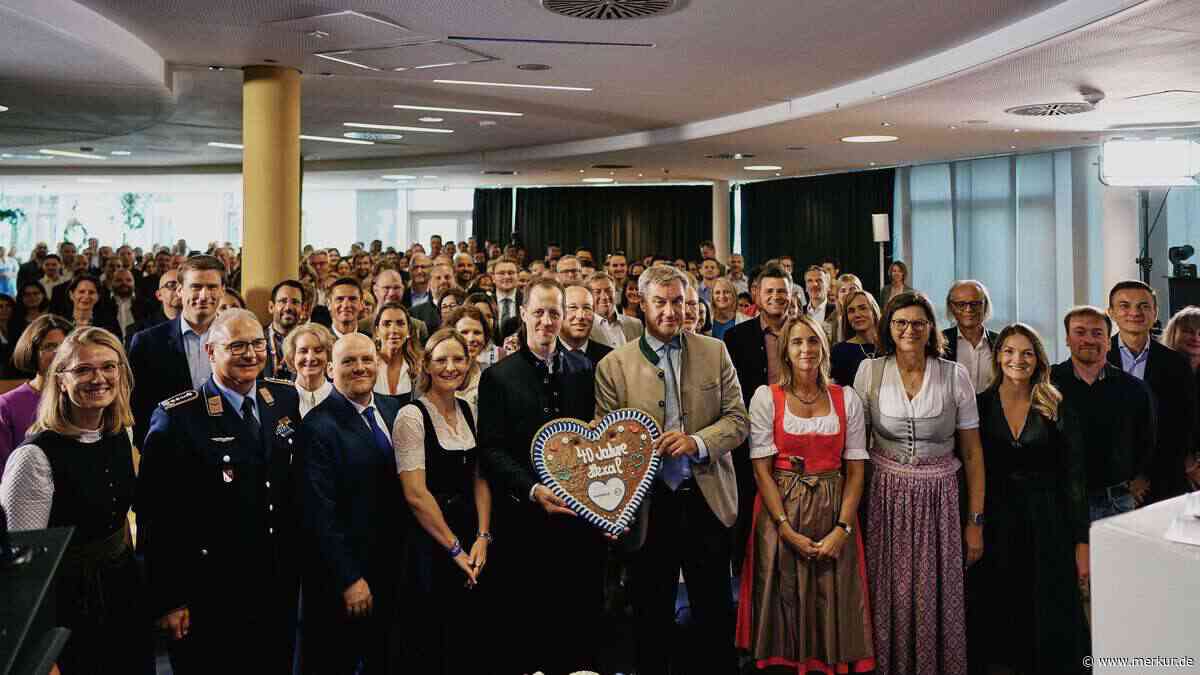 Hexal feiert 40 Jahre: Söder gratuliert dem größten Arbeitgeber Holzkirchens