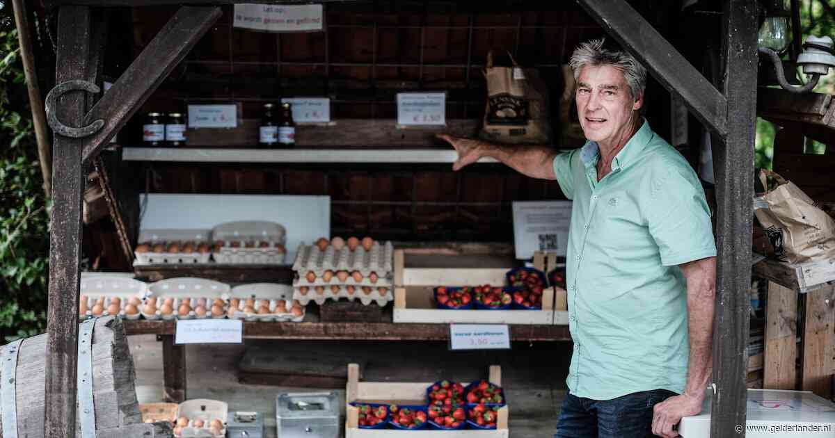 Marco verkoopt al 12 jaar eieren langs de weg aan inmiddels 500 klanten per week, maar nu moet hij plots stoppen van de gemeente