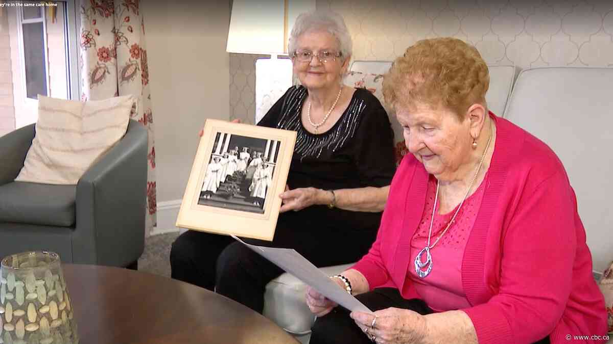 Old friends reunite in seniors' home after 76 years | The Moment