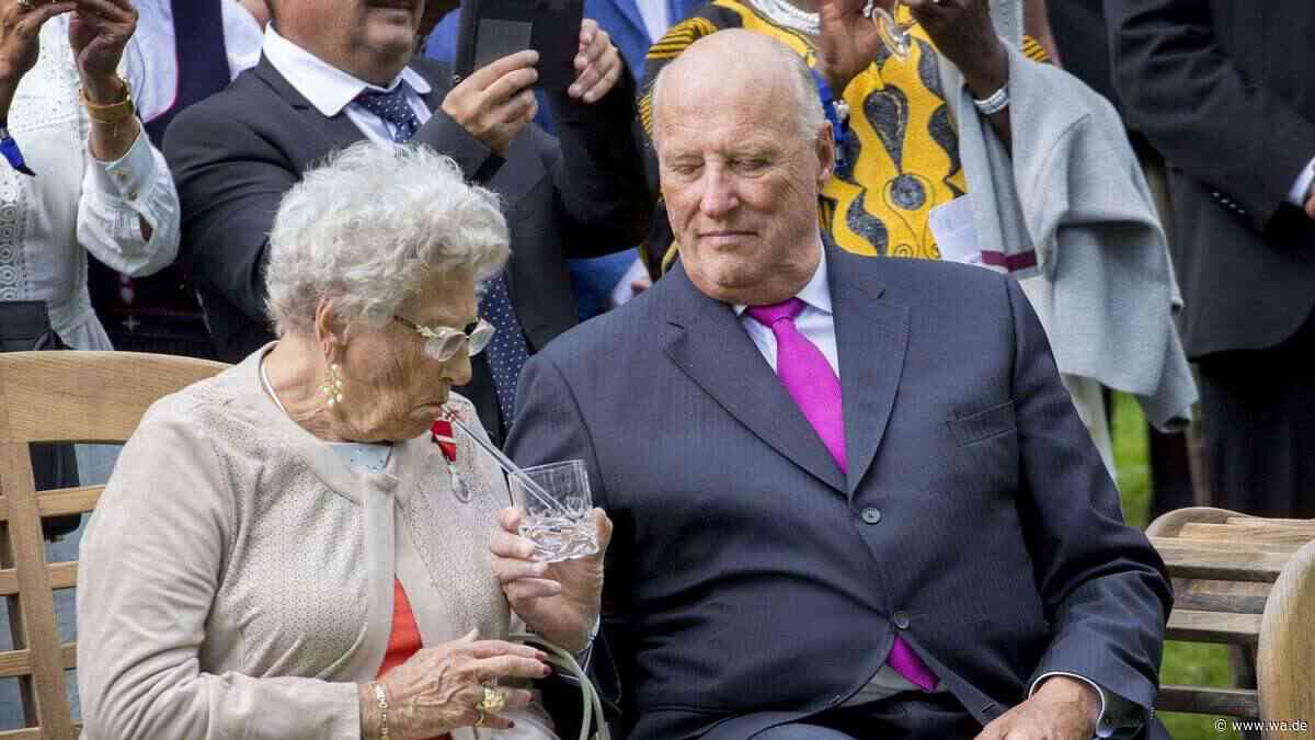 Trotz Reha: Mette-Marit nimmt an Astrids Beisetzung teil