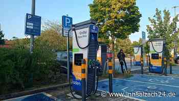 Supermarkt-Parkplatz: Ärger wegen des Aufladens von E-Autos außerhalb der Öffnungszeiten