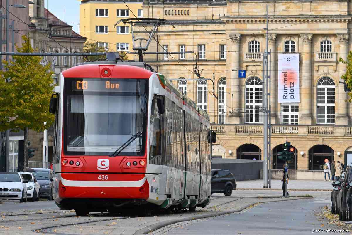 Chemnitz: 84-Jährige in Citybahn bestohlen