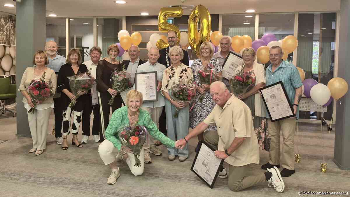 Echtparen in Landsmeer gehuldigd vanwege hun 50-jarig huwelijksjubileum