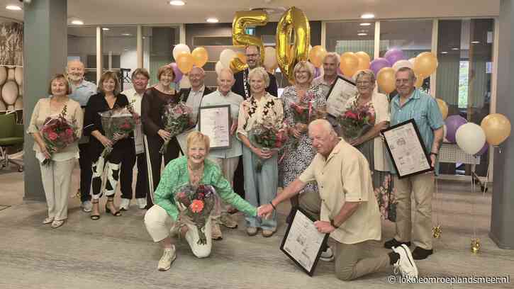 Echtparen in Landsmeer gehuldigd vanwege hun 50-jarig huwelijksjubileum