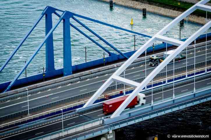 Verkeer over Suurhoffbrug naar Maasvlakte nog vier tot acht weken via vluchtstrook