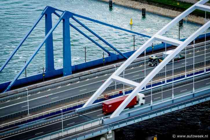 Verkeer over Suurhoffbrug naar Maasvlakte nog vier tot acht weken via vluchtstrook