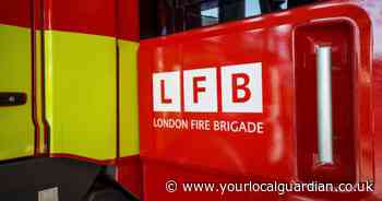 LIVE as fire next to tracks in Croydon SUSPENDS trains to Gatwick Airport