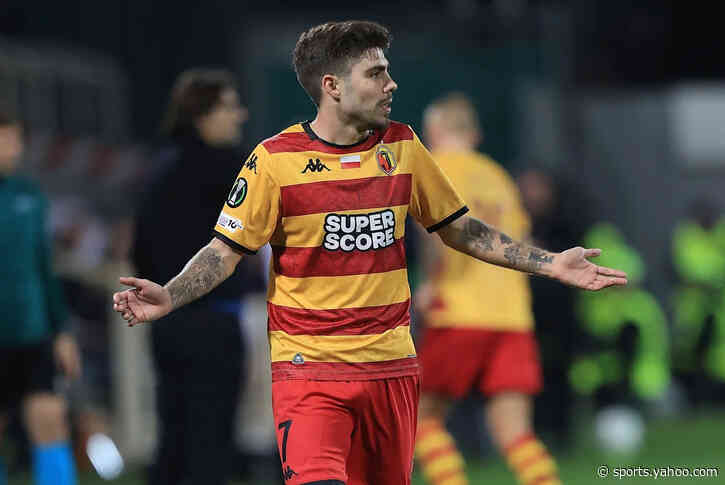 Winless ADO Den Haag bring in former Sevilla winger in bid to turn season around