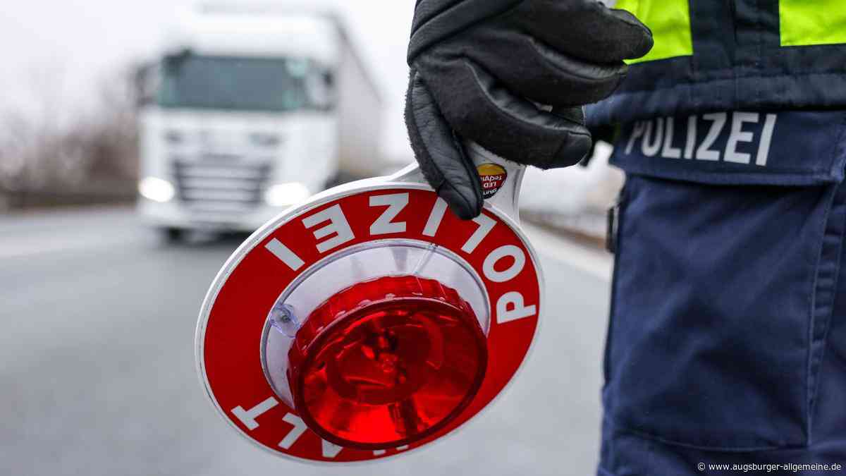 30 Stunden am Stück am Steuer: Polizei stoppt übermüdeten Lkw-Fahrer auf B30