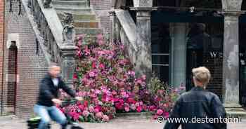 Deventer Waag opgefleurd na Prinsjesdag (en iedereen mag een bloem meenemen)