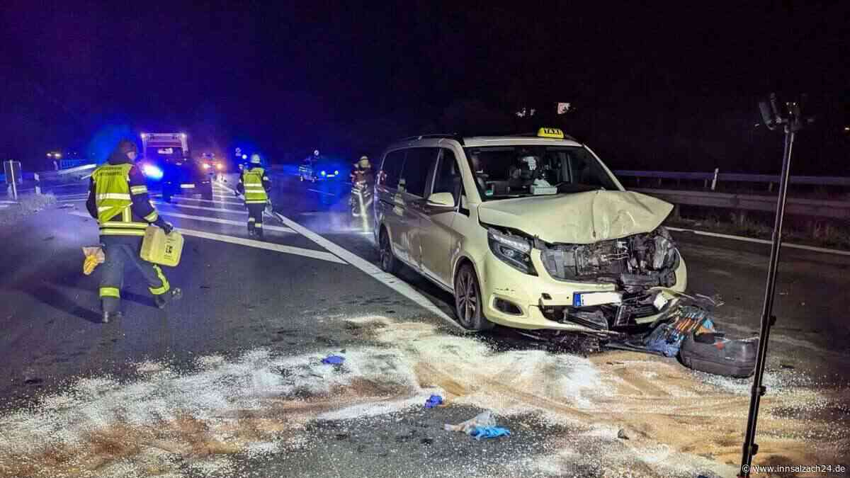 Feuerwehr regelrecht schockiert: Autofahrer gaffen – und wenden dann gefährlich auf A8