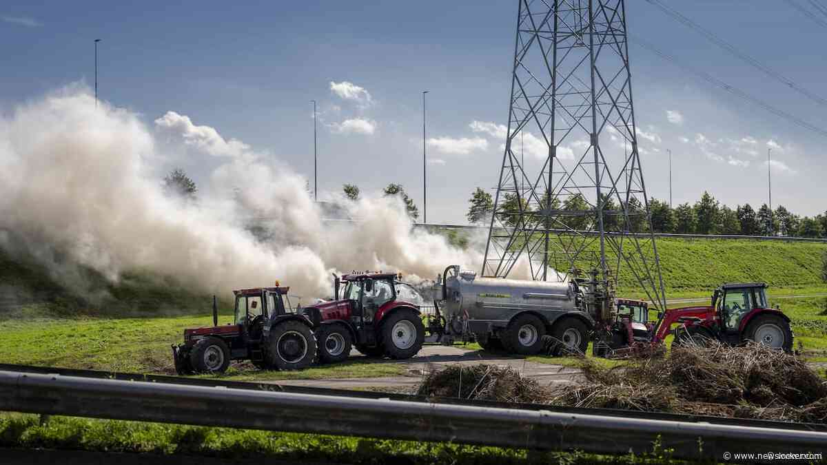 FDF roept boeren op bewijsmateriaal brandende hooibalen te vernietigen