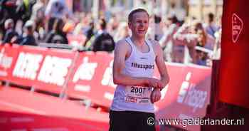 50 kilometer hardlopen aan één stuk? Harm Dieterman flikt het: ‘Ik heb wel kramp in mijn kuiten en steken in de lies’