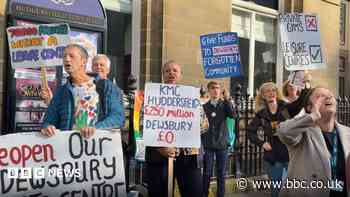 Leisure centre supporters call for it to reopen