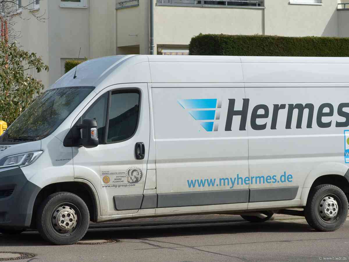Mann klaut Lieferwagen, während Bote Paket ausliefert