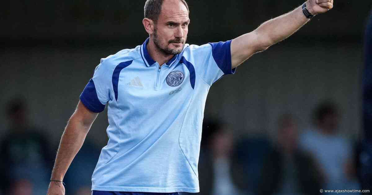 García ziet voordeel in buitenlandse invloed Jong Ajax: 'Voetbal is een mondiale sport'