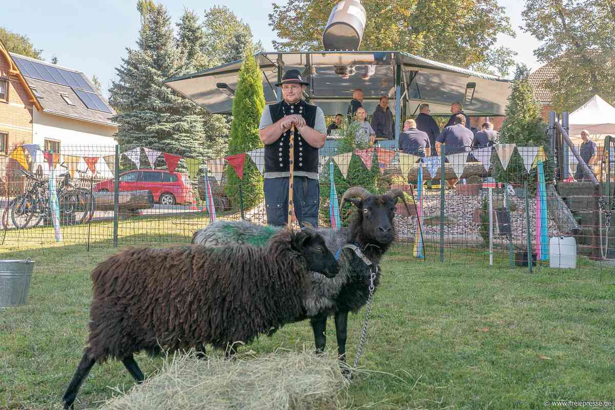 Vogtländer auf Zeitreise: Eimberger Herbstmarkt wirft sich in Schale