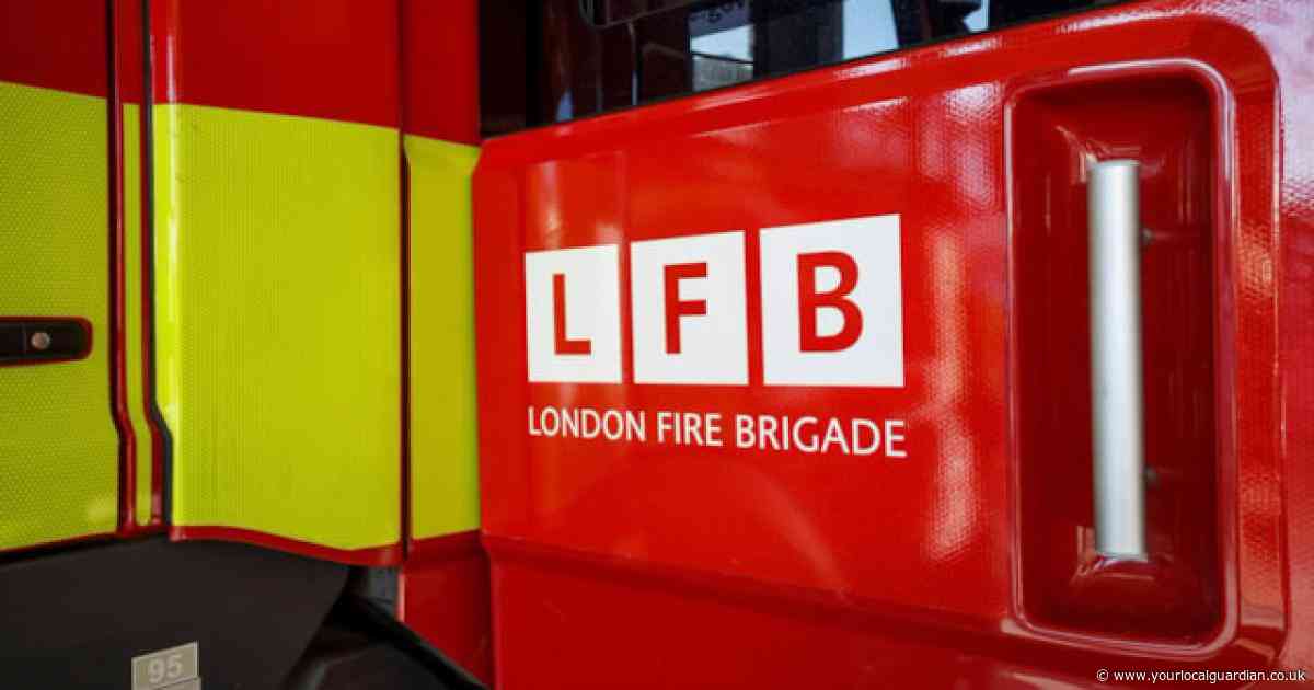 RECAP as fire next to tracks in Croydon SUSPENDS trains to Gatwick Airport