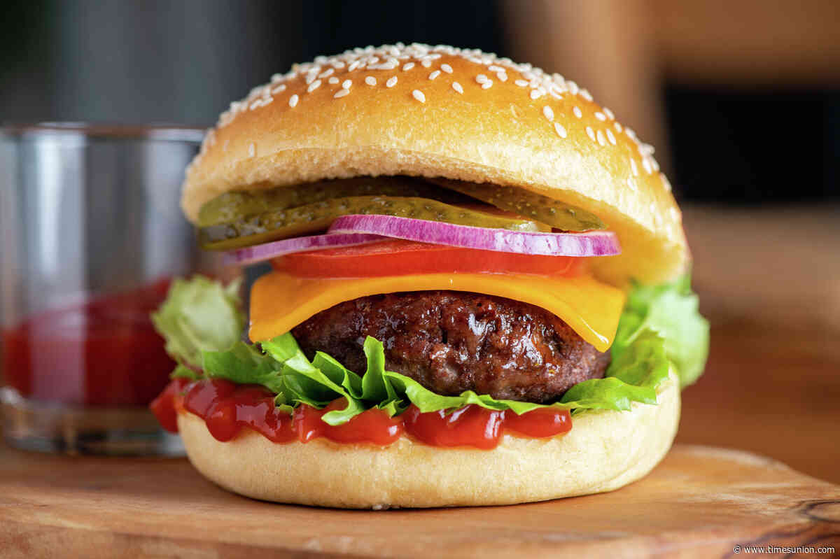 National Cheeseburger Day deals: Where to get free, discounted burgers Friday