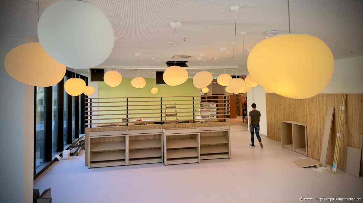 Der Umzug der Stadtbücherei in das neue Heiners hat begonnen