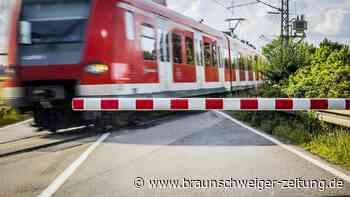 Liveblog: Defekte Bahnschranke in Cremlingen +++ Fahrbahnstörung bei Wolfenbüttel