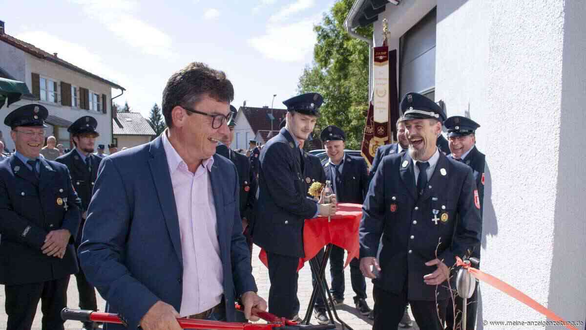 750.000 Euro für Feuerwehrhaus: Eichhofen weiht Neubau mit Feuerwerk ein
