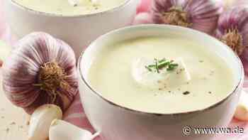 Der Herbstgeheimtipp aus dem Ofen: Jamie Olivers cremige Knoblauchsuppe mit Mandeln