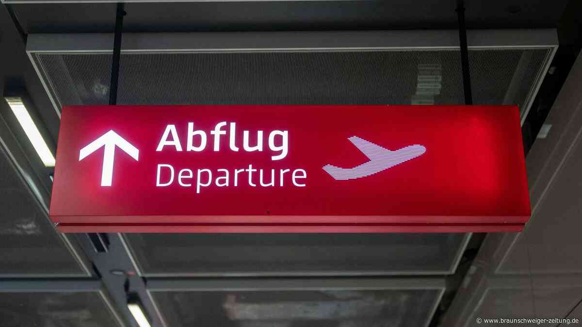 Betrunkener Passagier prügelt Mitarbeiter am Flughafen BER krankenhausreif