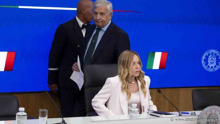 Bollo auto sospeso, lo scippo di Meloni ha mandato in tilt Forza Italia. E Tajani dà l’ordine ai suoi: “Dite è roba nostra nel segno di Berlusconi”