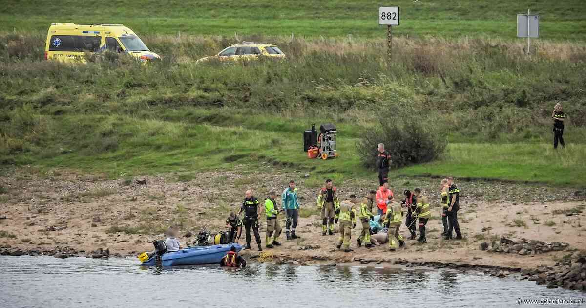 Vrouw springt al zes keer in de Rijn door psychische problemen, waarom gebeurt dat steeds opnieuw?