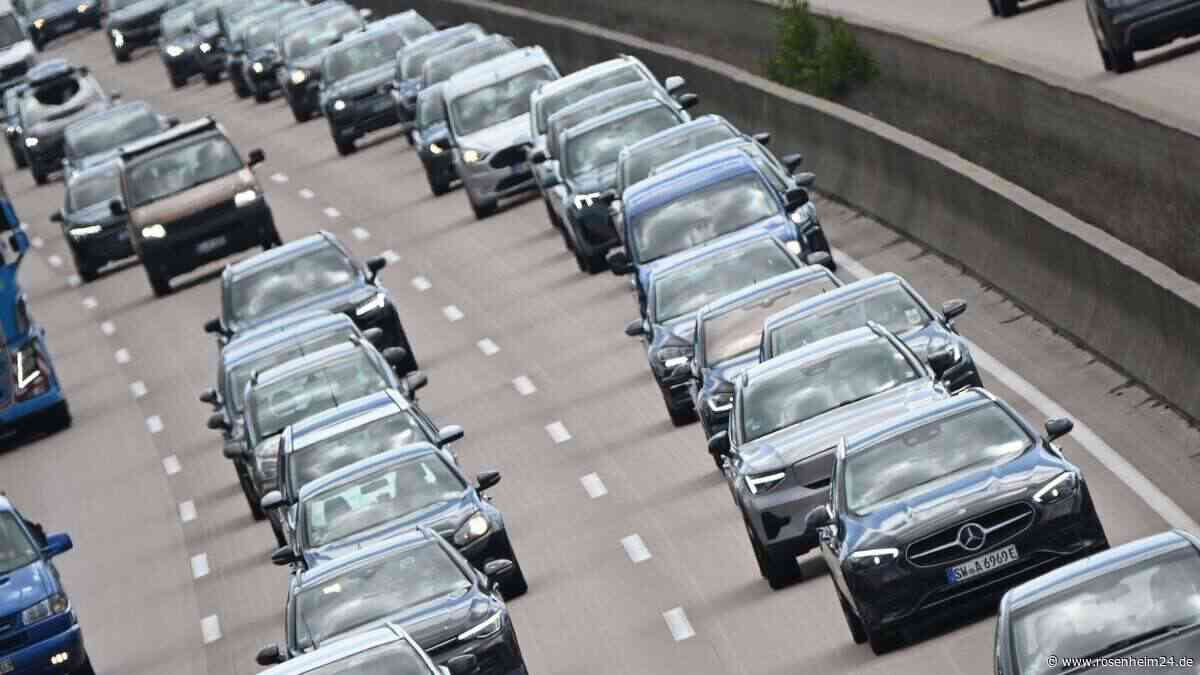 „Fahrten vermeiden“: Massive Einschränkungen auf A8 – Erneuerung von Brücke bei Rohrdorf