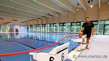 Schwimmbad mit Waldblick