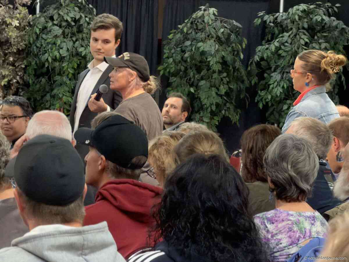 'AI is here to stay': Cherry-picking Glubish tells concerned Grande Prairie crowd to call their MLAs about data centres