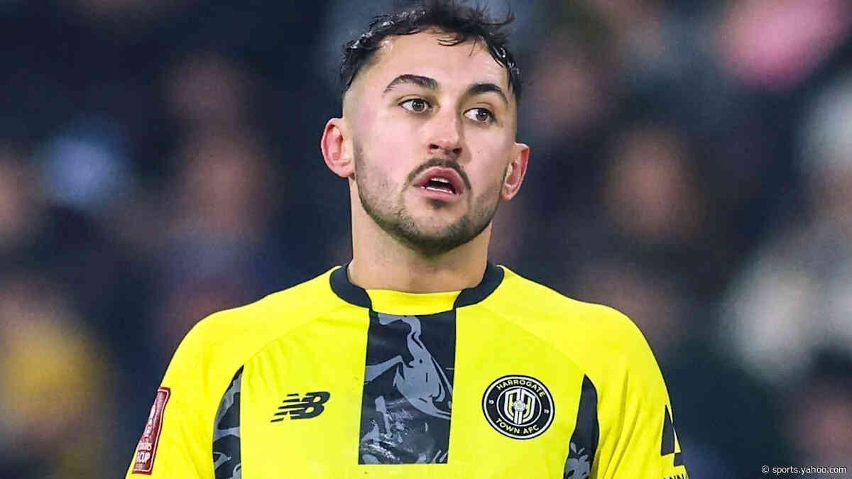 Boston sign former Harrogate midfielder Sutton