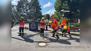 Wer kuppelt am schnellsten? Peiner Feuerwehren duellieren sich in Vöhrum