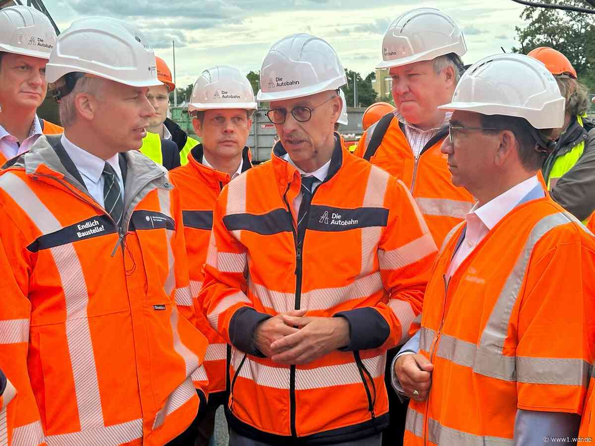 Minister Bilger beim Baustellenrundgang in Bonn